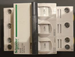 Disjoncteur Schneider Electric C32