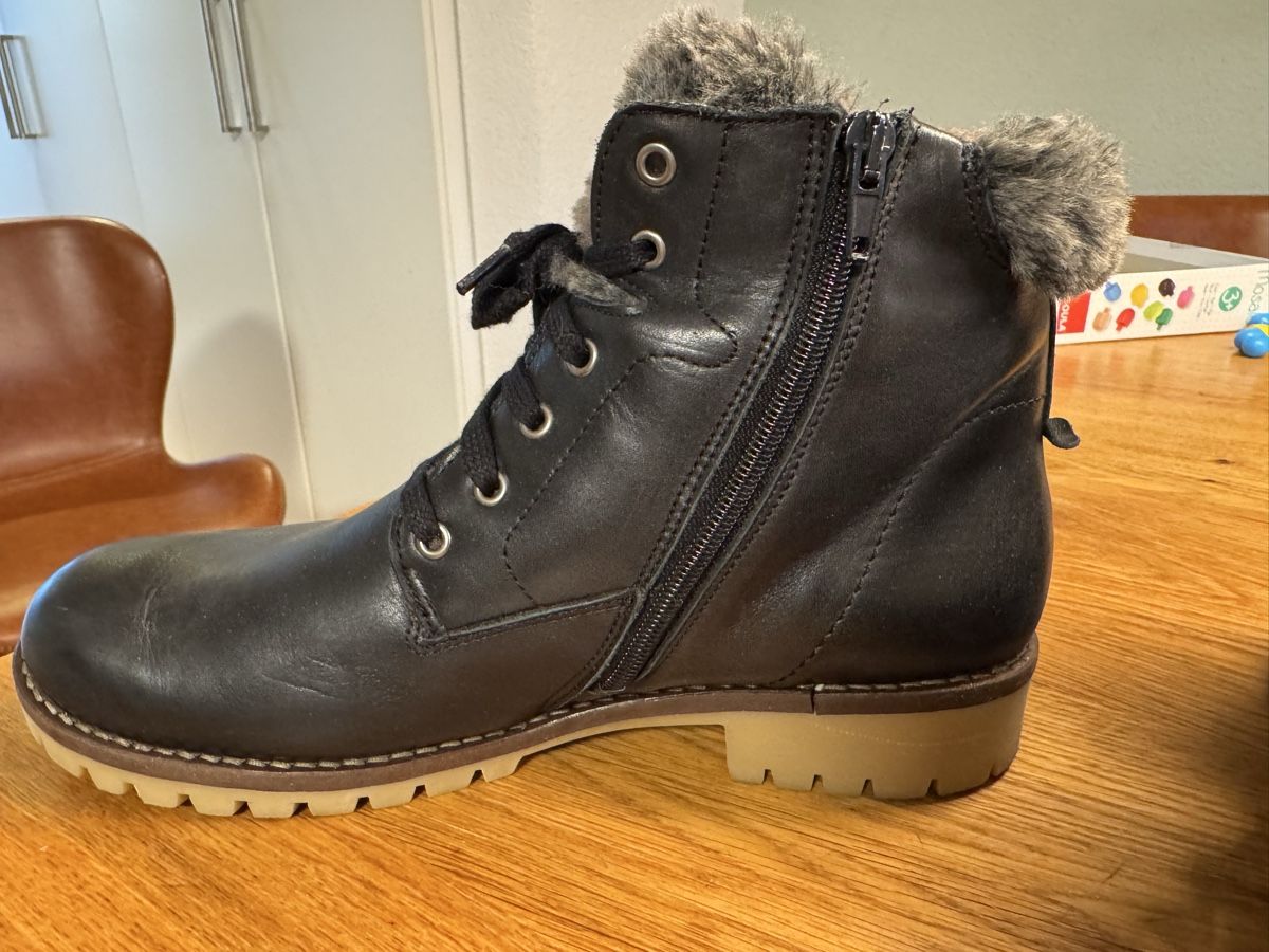Damenschuhe: Winterstiefel gefüttert Gr. 42 – Gebraucht aus Niederbüren von Oetschli 2