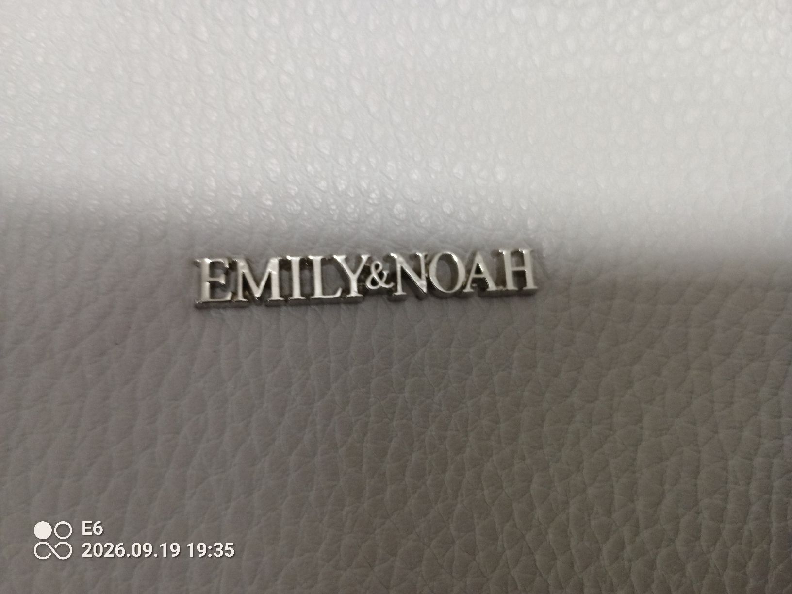 Taschen für Damen: Elegante Tasche Marke: Emily Noah – Neu (gemäss Beschreibung) aus Zürich von Mitzi6 6