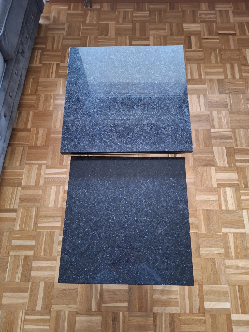 Tavoli: 2er Set Echtstein Couchtische in Gold & Schwa – Usato da Baden venduto da lpe_9vw2 3