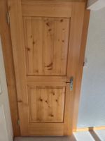 Holztüre mit Vintage Klinke