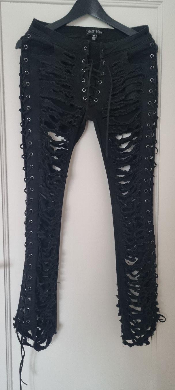Jeans: Schwarze Destroyed Jeans – Nuovo (secondo la descrizione) da Zürich venduto da pgpgpgpg 2