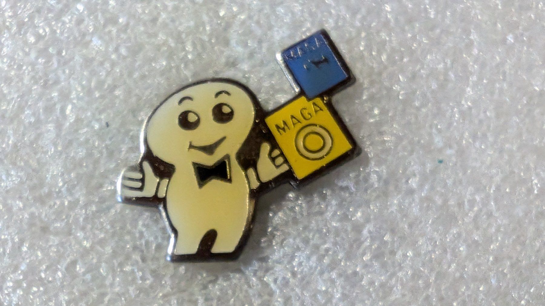 Placchette & Badge: Ansteckpin 221: Maga Bio – Usato da Oppligen venduto da Pin-Fall-Shop