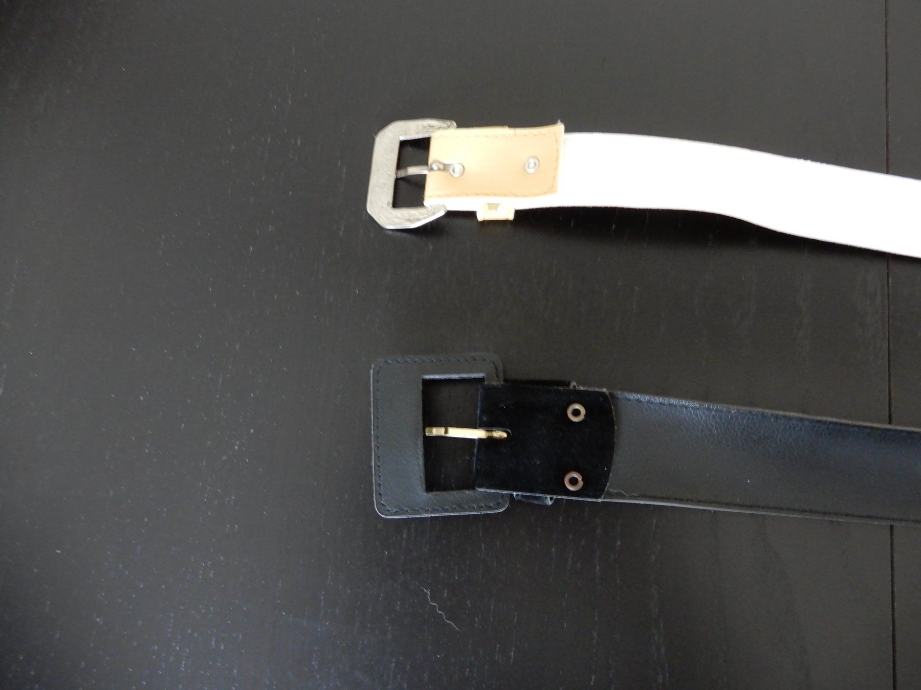 Cinture: 2er Set Damengürtel, beige und schwarz – Usato da Erstfeld venduto da Mario_boe0 2