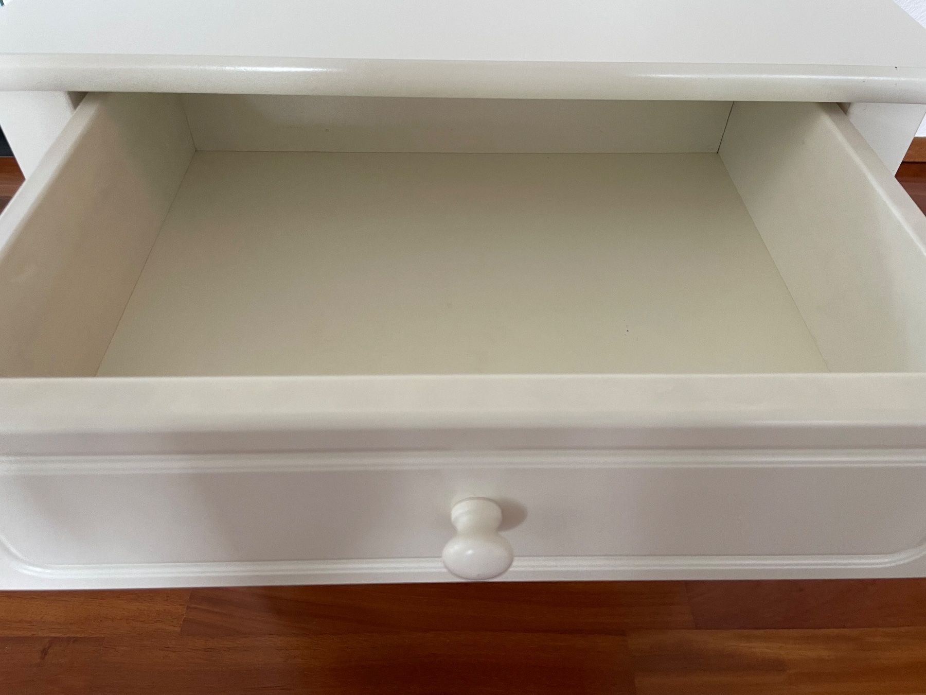 Tables de nuit: Nachttisch – D'occasion à Winkel par jen_5wrx 2