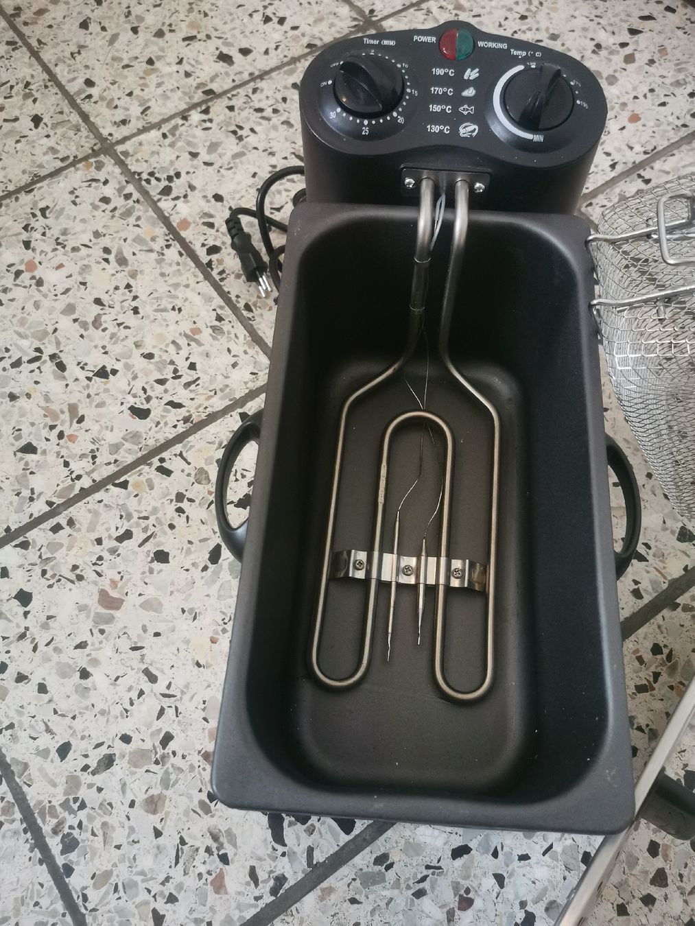 Ohmex Appareils de cuisine: Elektro Fritteuse von Ohmex – Neuf (Voir description) à Mellingen par fra_g7y8 3