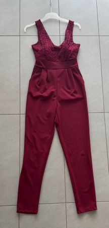 NEUER Dunkelroter Jumpsuit Grösse S/M