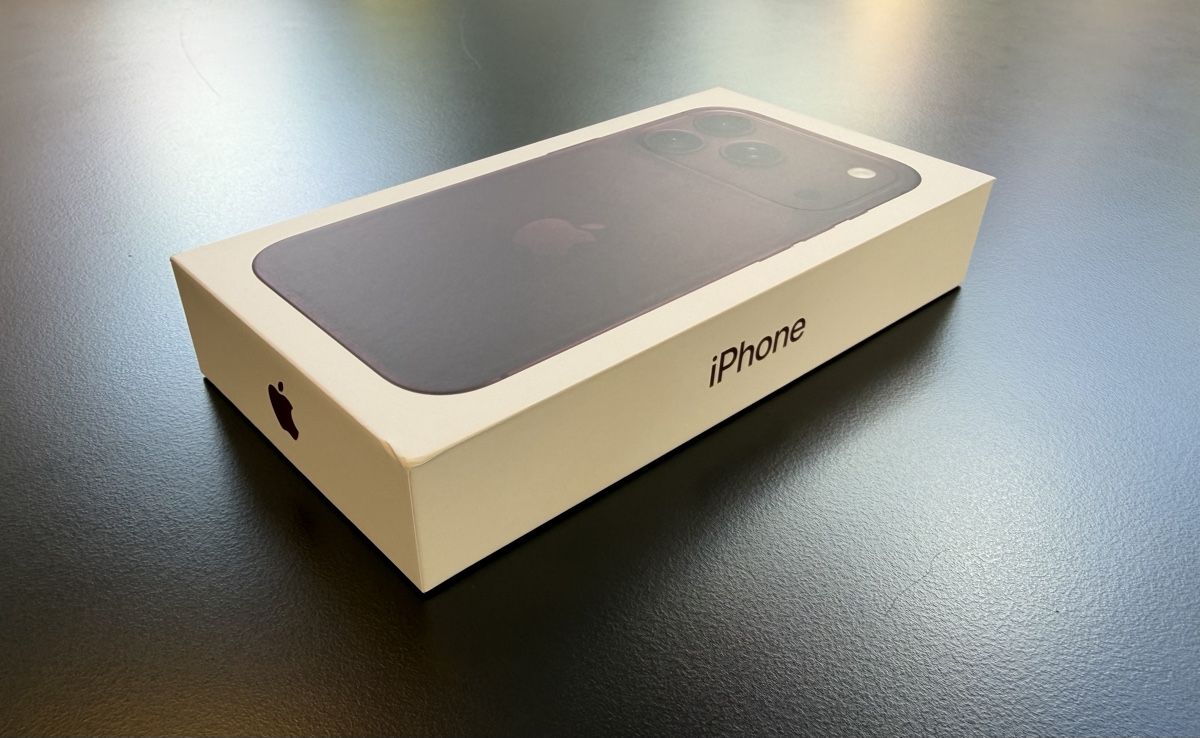 Apple Telefoni cellulari / Smartphones: iPhone 18 Pro 256GB Burgunder – Nuovo e nell'imballaggio originale da Egliswil venduto da HolgerHermann 1