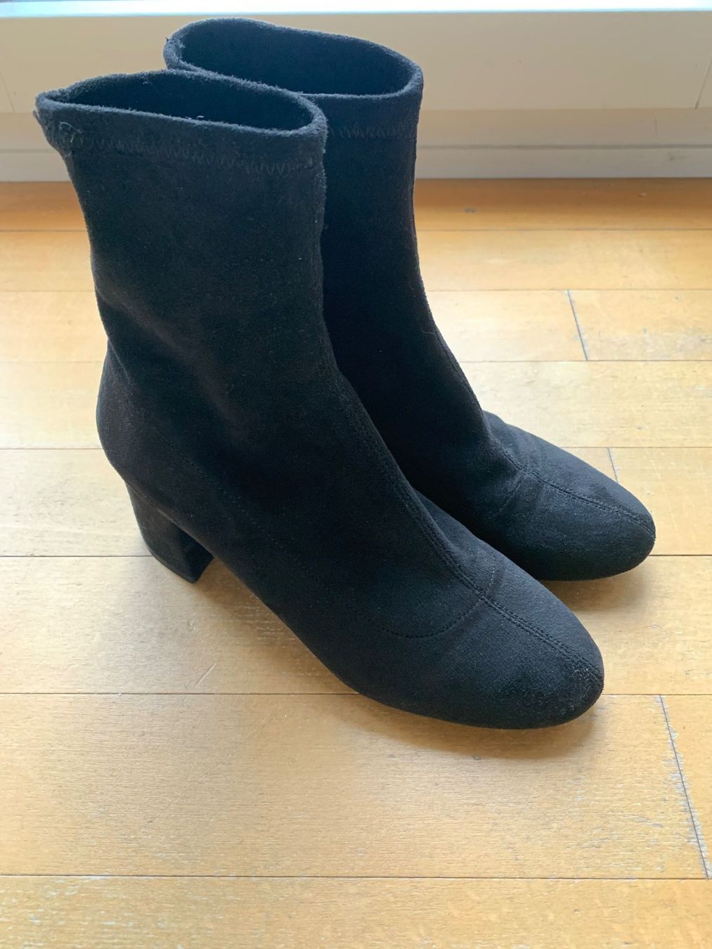 Scarpe da donna: Schwarze Stiefeletten / Absatzstiefel – Usato da Winterthur venduto da Drachenrose 1