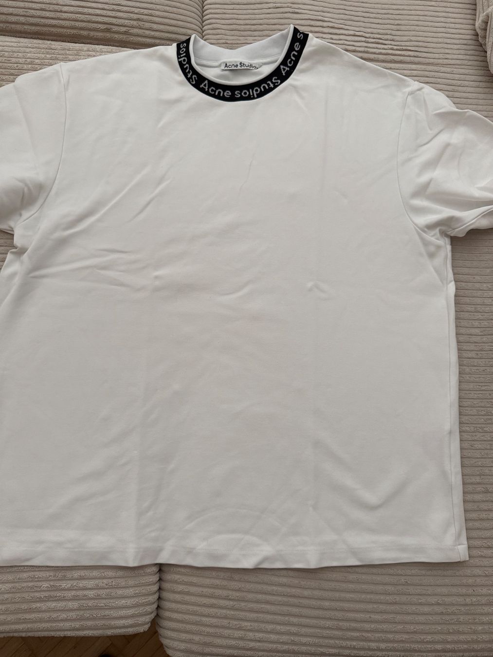 Acne Studios T-Shirts: Acne Studios Oversize T-Shirt – Gebraucht aus Chur von nic_cx7v
