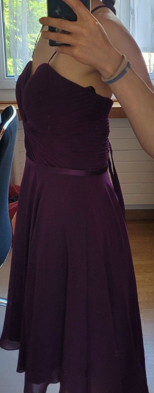 Kleider: Elegantes Kleid in dunklem Violett, Grösse M – Gebraucht aus Brugg AG von Ela_Obi 1