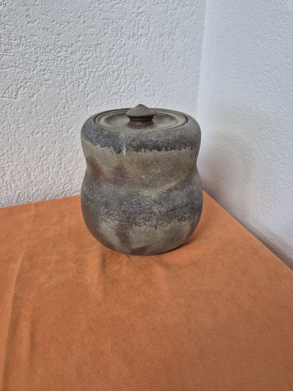 Vasi & Recipienti: Horst Kerstan, Gefäß, getöpfert, "Old Bezin" style, Anagama – Usato da Basel venduto da vintage.watches