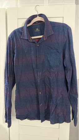 Dunkelblaues Jeanshemd, Grösse L – Perfekt für den Herbst!