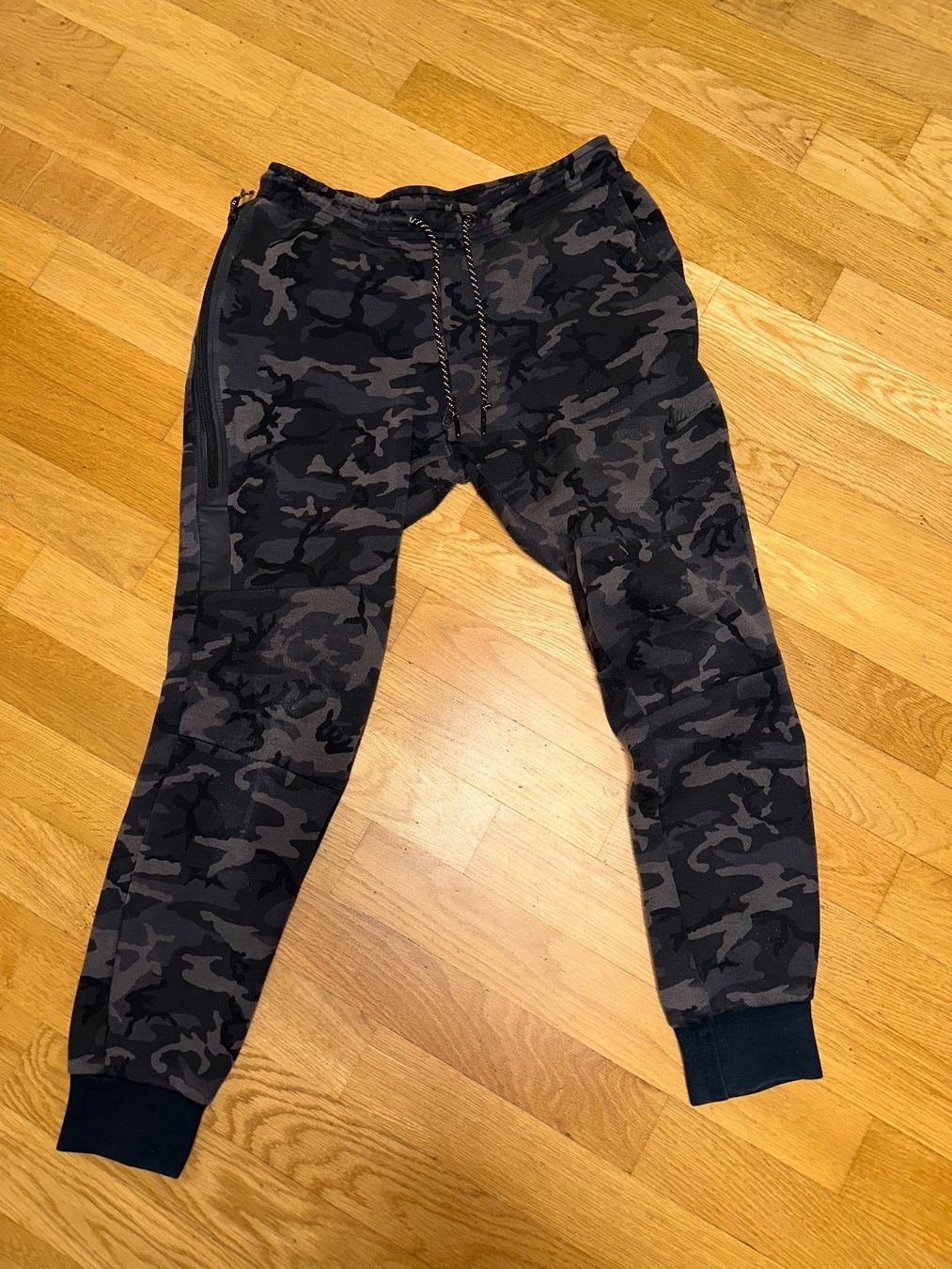 Nike Lotti di vestiti: Set Männer 2x Sporthosen Nike – Usato da Zug venduto da MC2CC 3