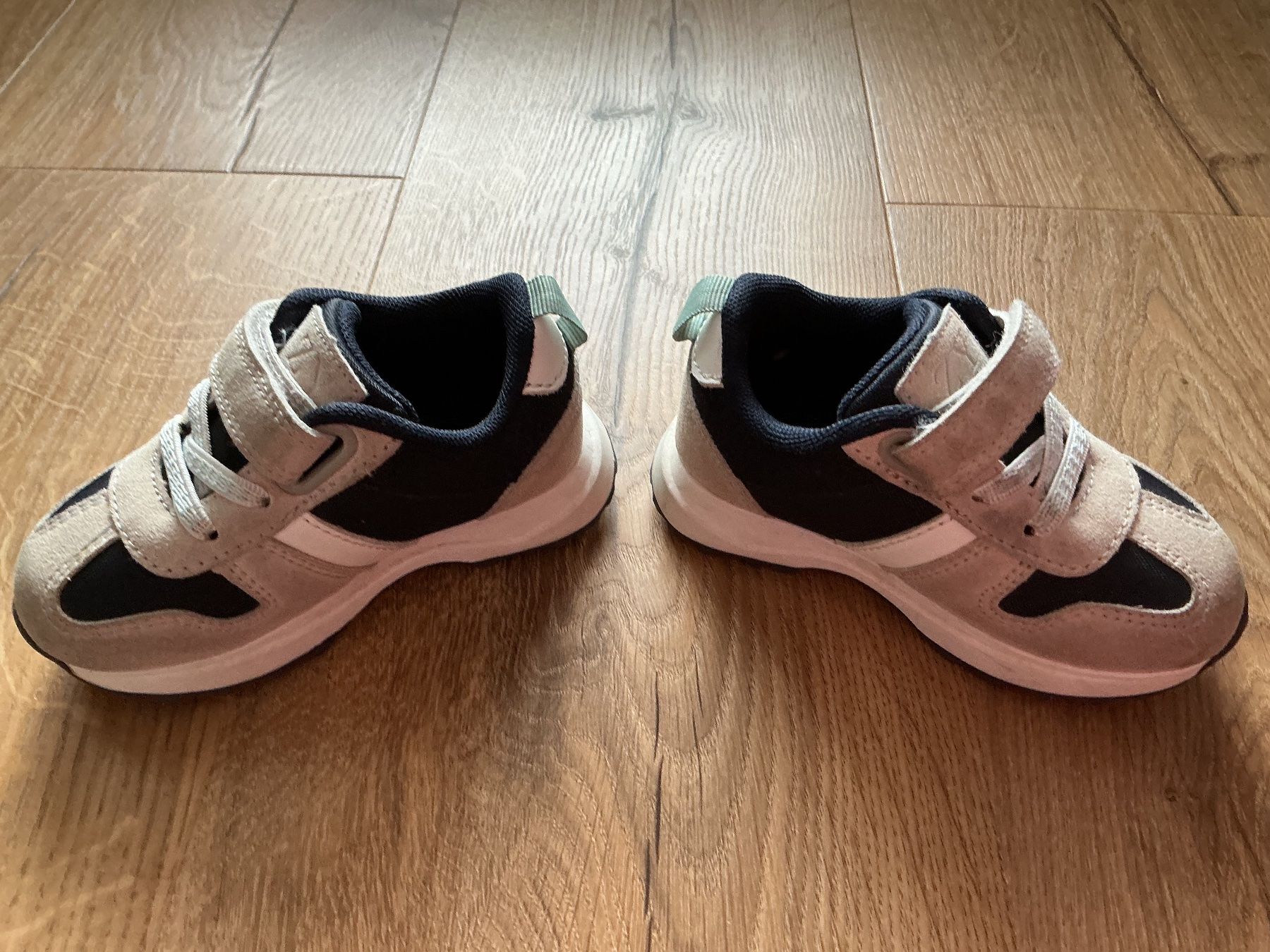 Scarpe per ragazzi: Baby Winter Sneakers 22 – Usato da Brugg AG venduto da Magna3 3