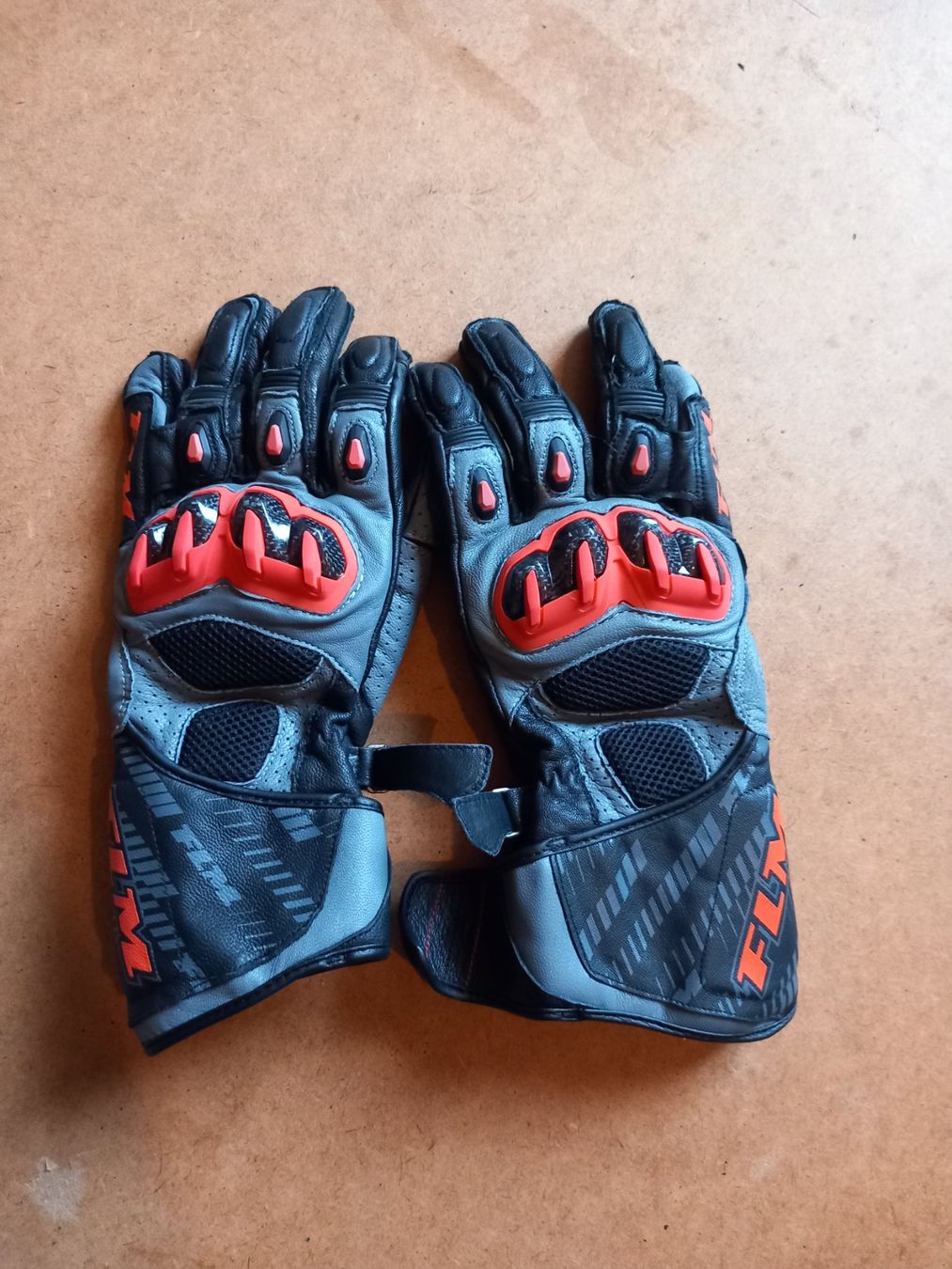 Handschuhe & Handstulpen: Motorradhandschuh – Neu (gemäss Beschreibung) aus Grossaffoltern von Puch1050