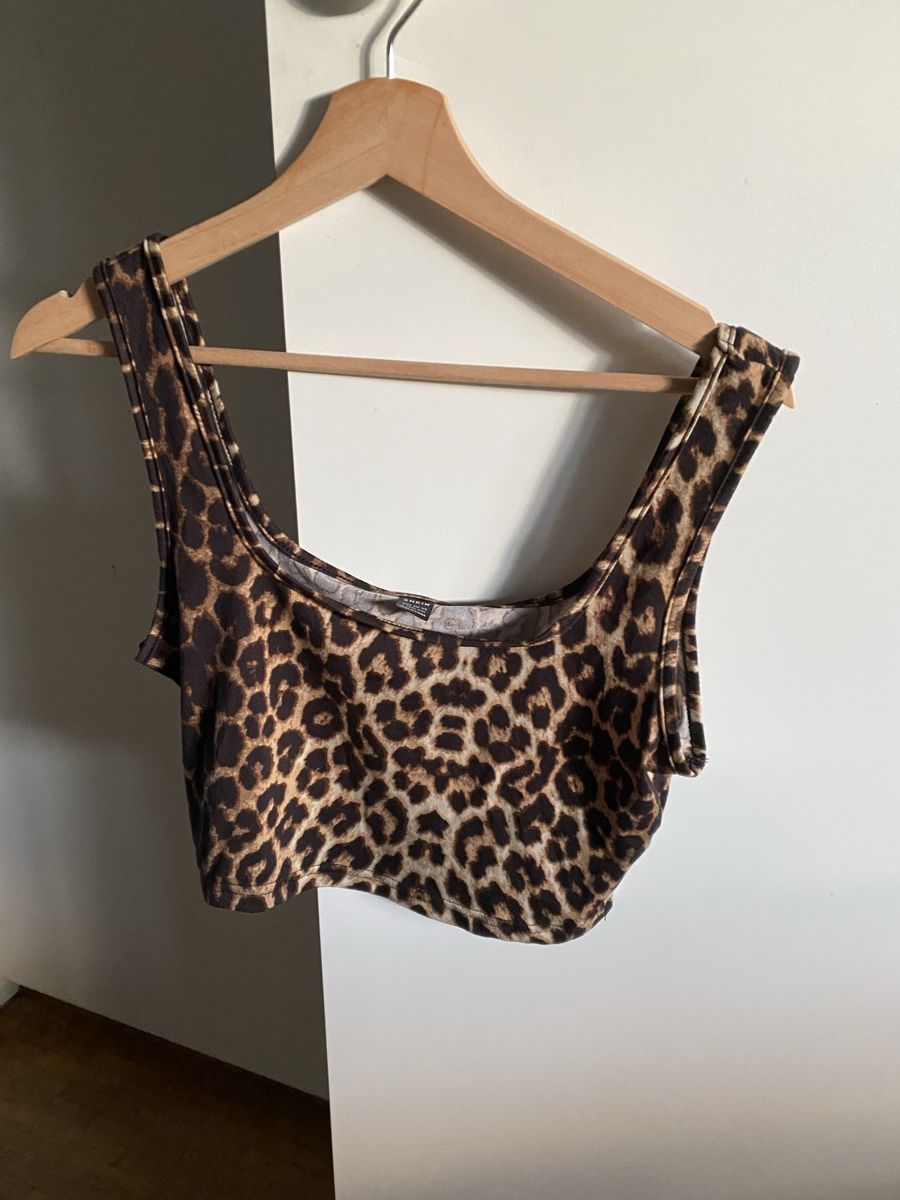 Shein Top: Léopard crop top/leopard crop top, L – Usato da Versoix venduto da jas_cn5n
