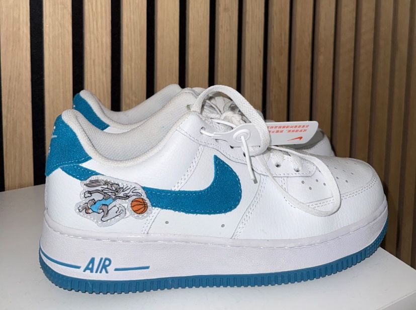Nike Scarpe da uomo: Airforce 1 Bugs Bunny Edition – Usato da Weinfelden venduto da jaxminolivia
