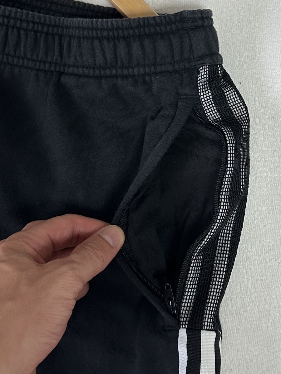 Adidas Pantalons: Adidas Short G M – D'occasion à Maienfeld par tobeyl2020 2