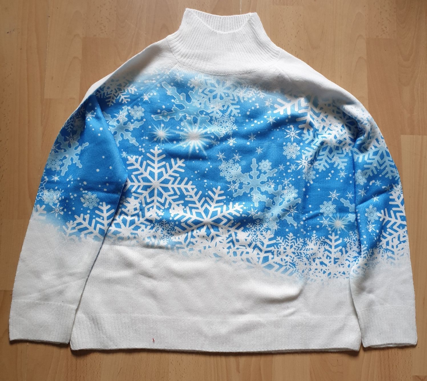 Pullover & Sweatshirts: Winter Pullover mit Rollkragen, Schneeflocken, Grösse L – Neu (gemäss Beschreibung) aus Reinach BL von Silvester1900