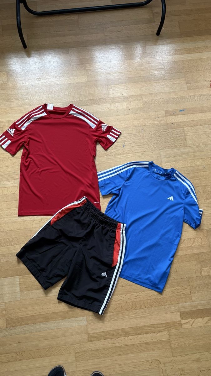 Adidas Lotti & Set di vestiti: Adidas-Set Gr.164 – Usato da Safnern venduto da Frakru