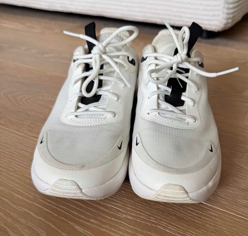 Nike Damenschuhe: Nike Air Max Dia white trainers – Gebraucht aus Oberwil-Lieli von kev_vm5v 2