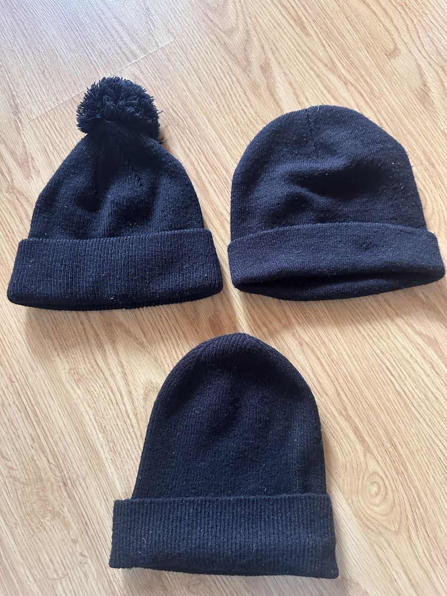 Copricapi, berretti & cappellini: 3 schwarze Mützen – Usato da Münsingen venduto da Secondhand89
