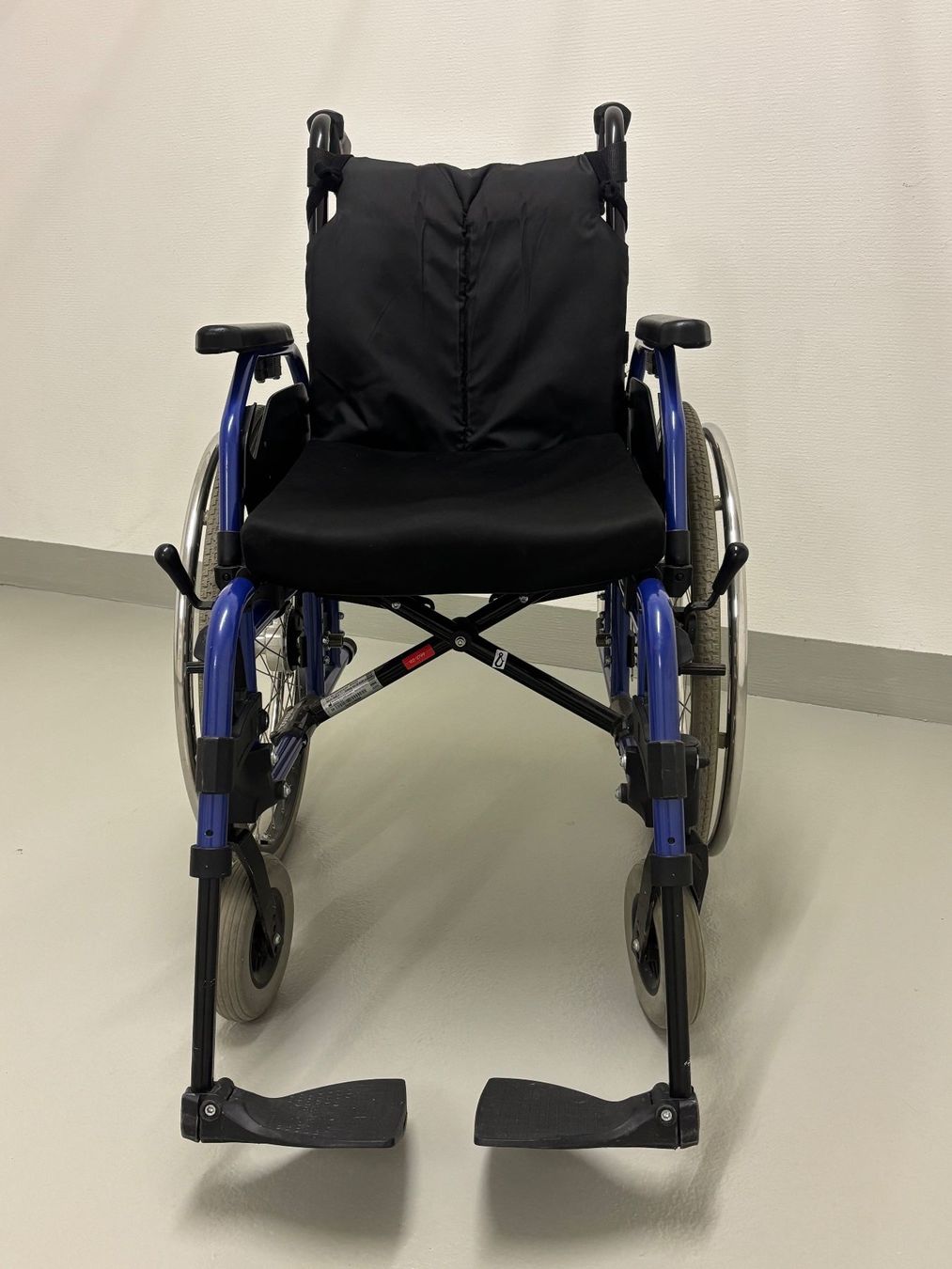 Chaises roulantes: Rollstuhl Ottobock zusammenklappbar – D'occasion à Emmenbrücke par gar_xds2 1