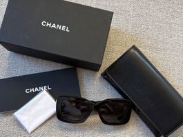 Chanel Sonnenbrille, Schwarz, Neu