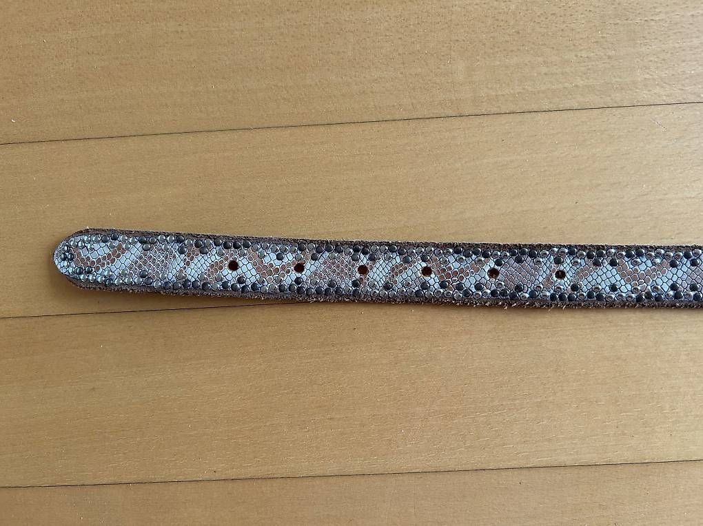 Gürtel: Ledergürtel mit Metallnieten – Gebraucht aus Riehen von babba1958 1