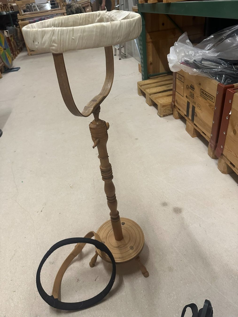 Cerchi da ricamo: Wechselstickrahmen mit Ständer, Durchmesser 25cm und 30cm – Usato da Lyssach venduto da Zsag