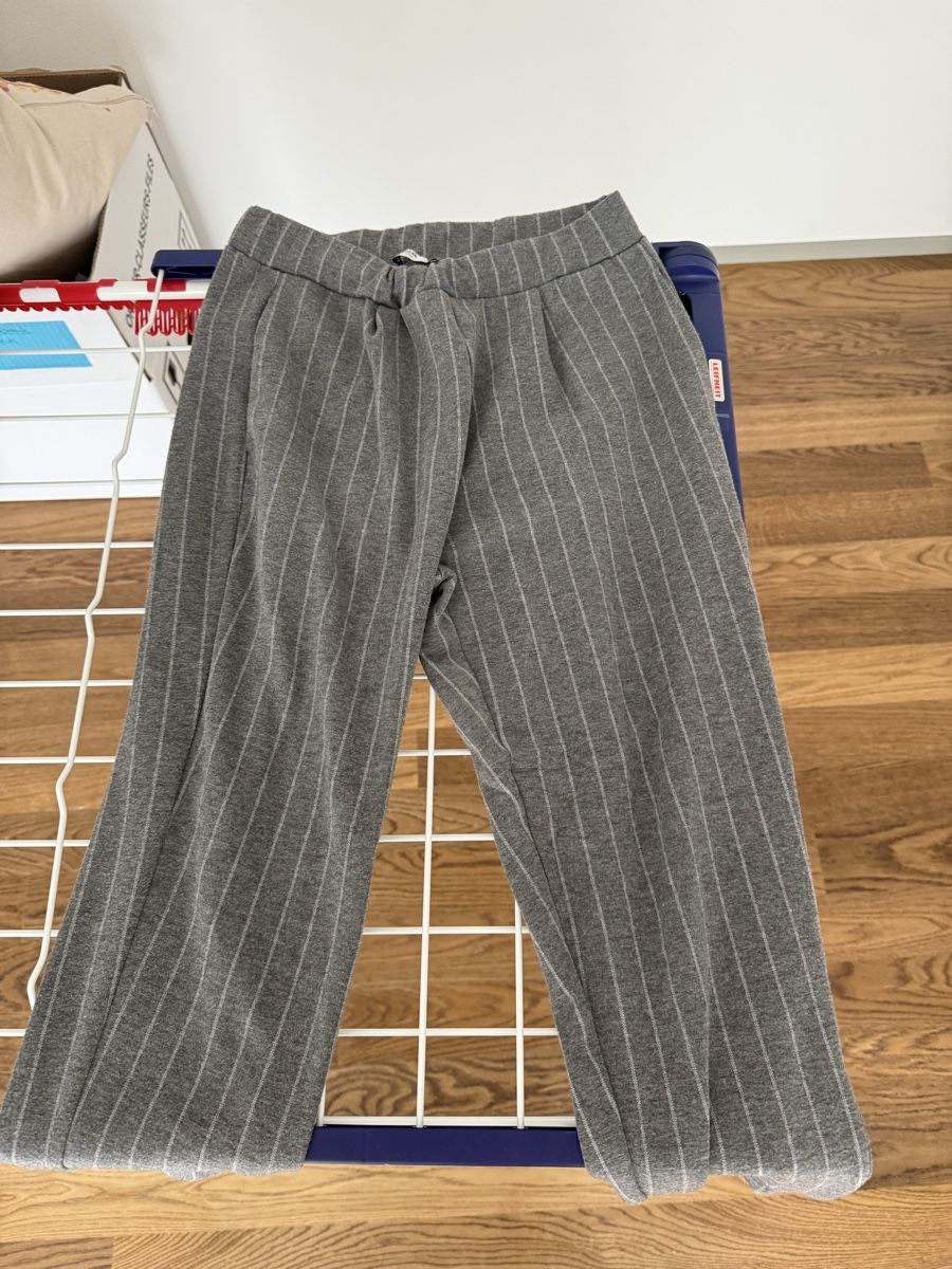 Pull&Bear Pantaloni: Pull&Bear Hose, Grösse S, grau gestreift – Usato da Zürich venduto da bia_6kmj