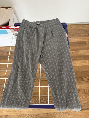 Pull&Bear Hose, Grösse S, grau gestreift