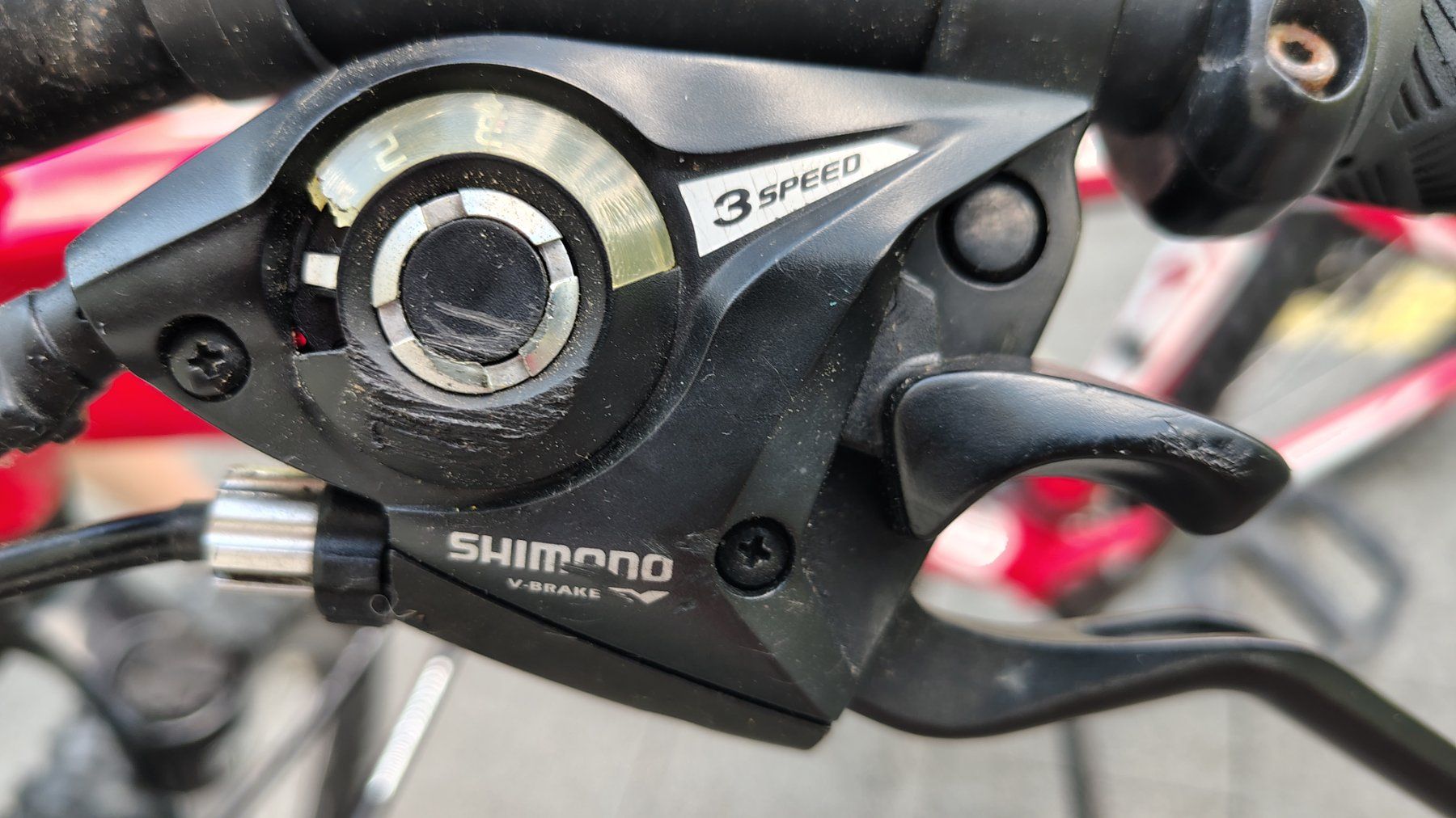 Specialized Biciclette: Rotes Specialized Hardrock MTB in gutem Zustand – Usato da Fribourg venduto da Marius06 2