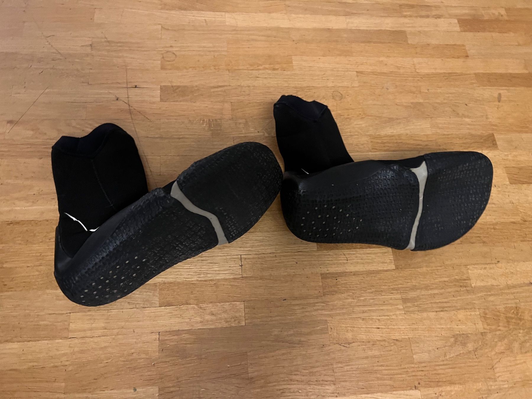 Scarpe per ragazzi: Surf Schuhe Kinder – Usato da Zürich venduto da luc70