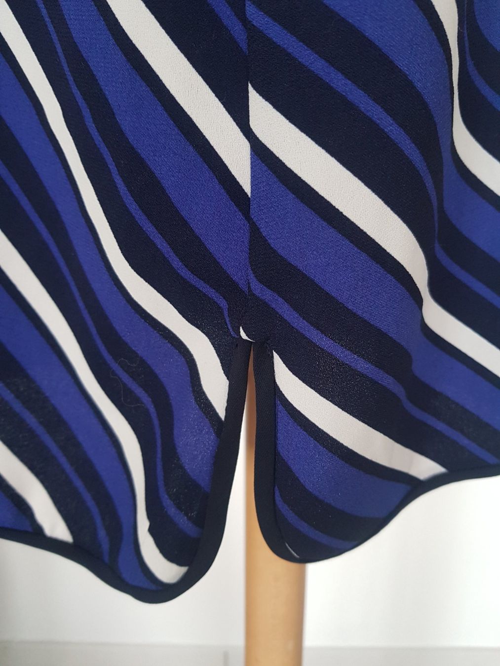 Mango Vestiti: NEUWERTIGES DAMENKLEID VON MANGO – Nuovo (secondo la descrizione) da Root venduto da LifestyleAccessoires 6