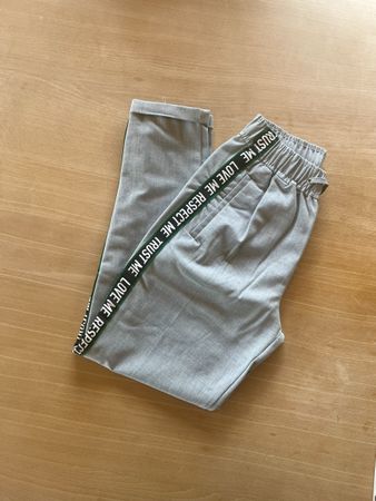 Pantalon gris style streetwear