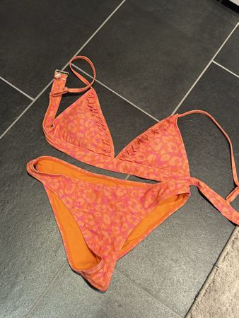 Sommerlicher Bikini mit Leo Muster - Grösse M, Orange!