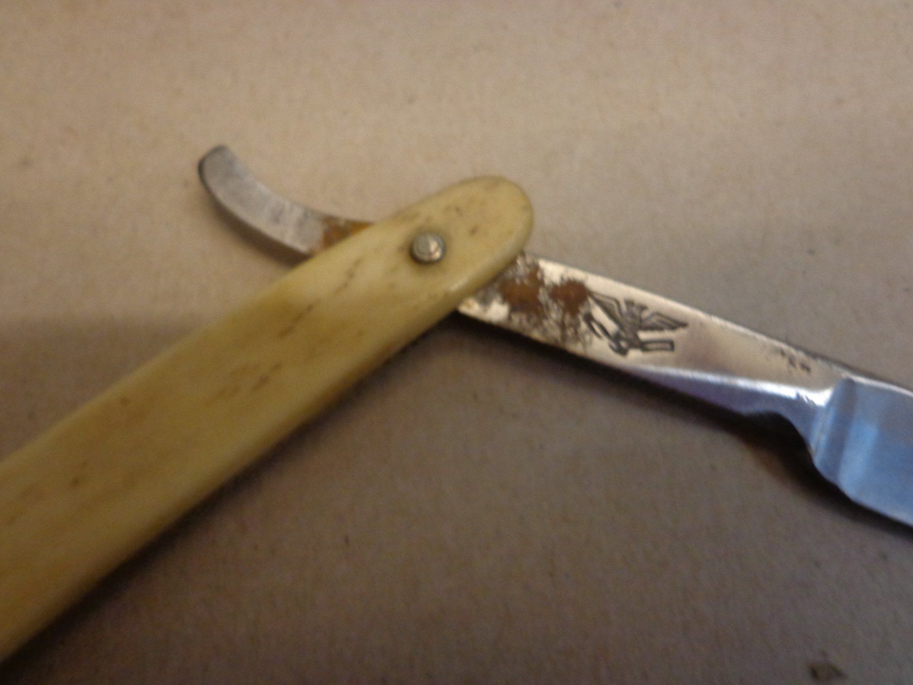 Rasierapparate & Rasierklingen: 3 alte Rasiermesser und 1 Etui – Gebraucht aus Zofingen von schmidi67 4