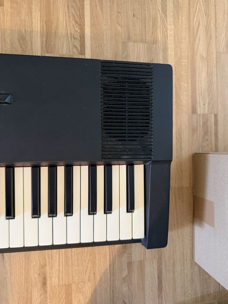 Roland Instruments de musique: Piano numérique Roland EP 75 – Défectueux à Kloten par Mumiiin 4