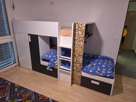 Etagenbett Kinder mit Schrank