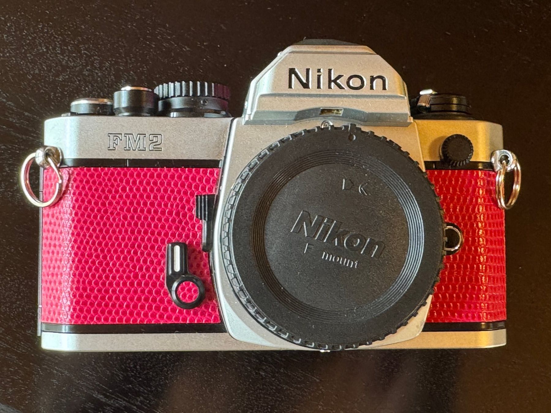 Nikon Kamera: Nikon FM 2 n in Leder Pink – Gebraucht aus Rüthi (Rheintal) von Kunsttrifftdich