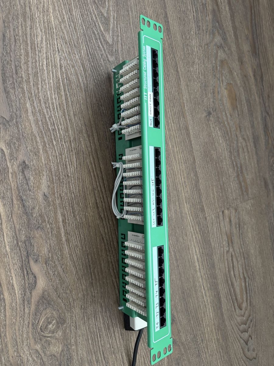 Racks & Ständer: ITT Patchpanel Direktbox, Top Zustand, sofort verfügbar! – Gebraucht aus Hünenberg von Robe0