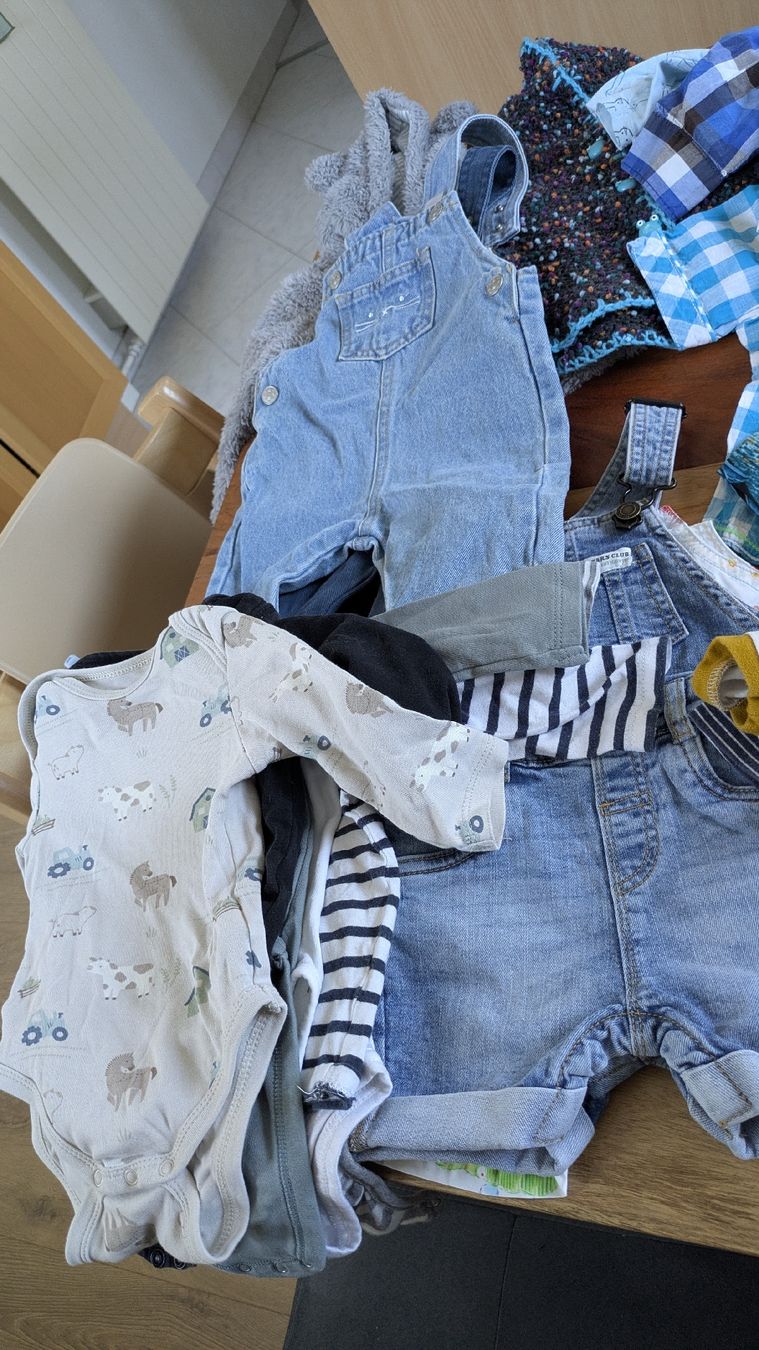 Ensembles coordonnés: grosses Kleiderpaket Grösse 68 Junge / 50 Teile – D'occasion à Staad SG par Reenalina 1