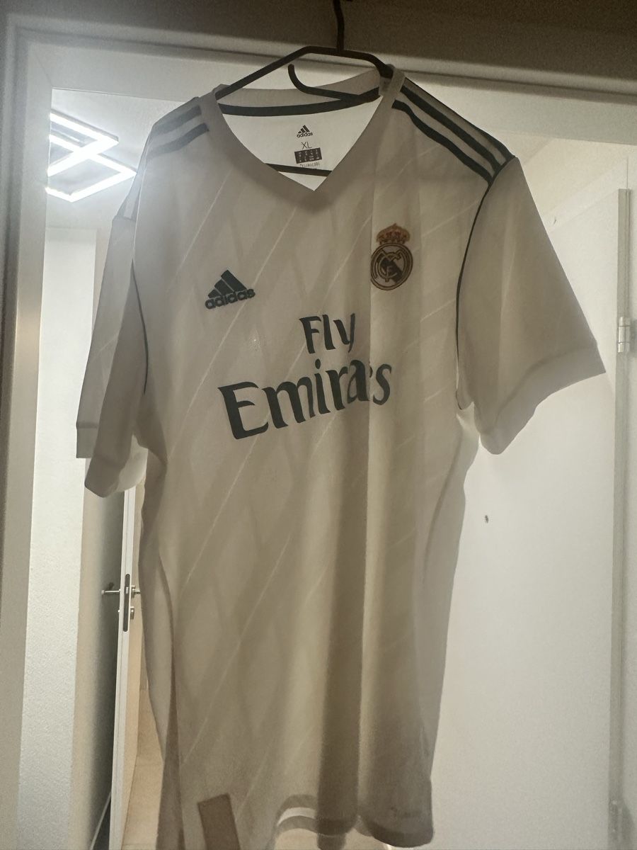 Real Madrid Maillots de corps & Pantalons: Maillot réal Madrid XL – Neuf (Voir description) à Grancy par arn_lmj6