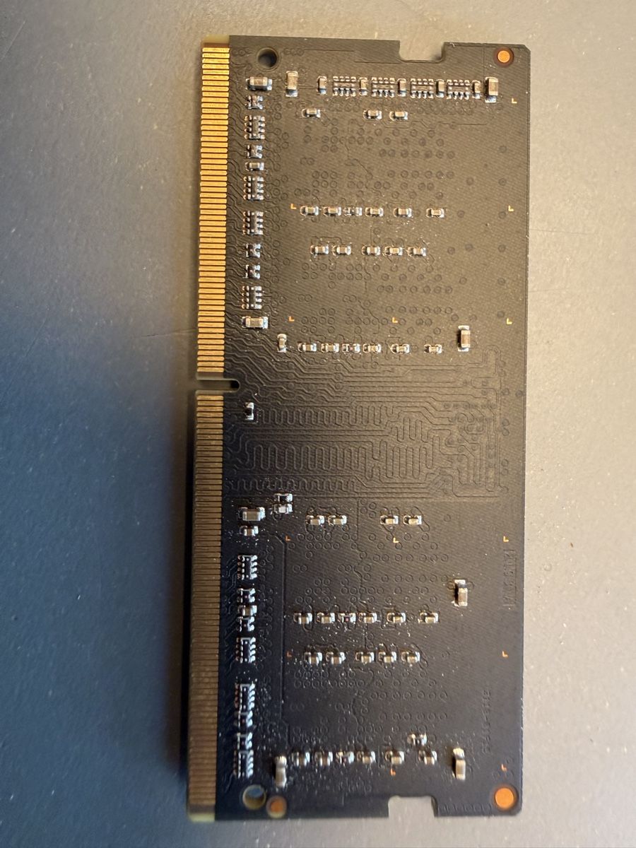 Mémoires / RAM: RAM Modul 4GB DDR4 PC4-2400T-SC0-11 – D'occasion à Basel par Brolo.tv 1