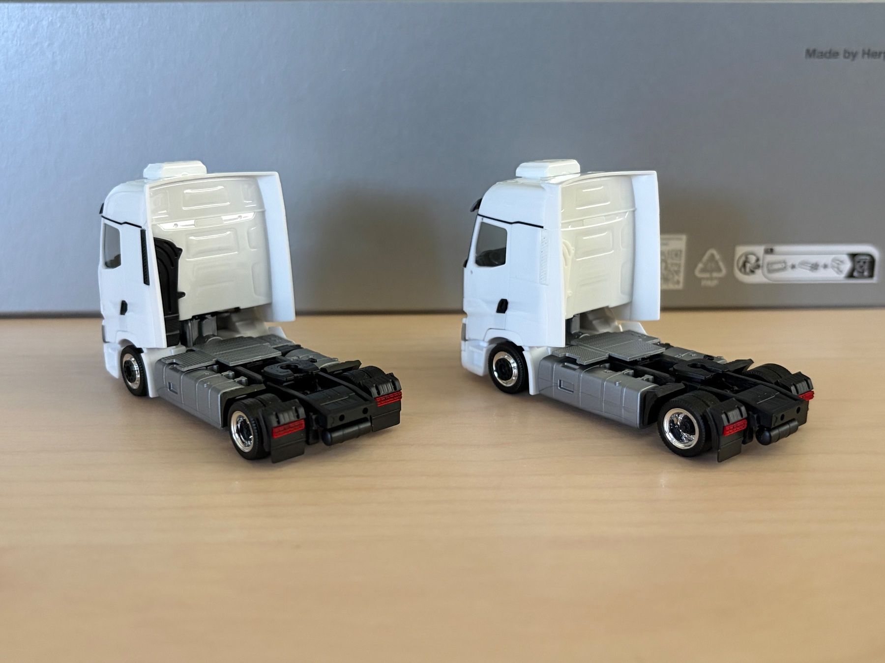 Herpa Modellini d'auto: 2 x Renault T Lowliner SZM – Usato da Felben-Wellhausen venduto da Mobil01 1