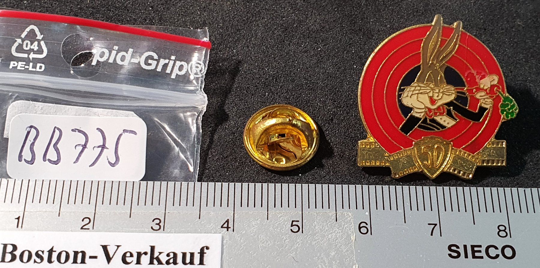Placchette & Badge: BB775 - Pin Looney Tunes Bugs Bunny – Usato da Reinach BL venduto da Boston-Verkauf 1