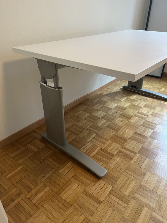 Scrivanie: Schreibtisch 160x80cm – Usato da Nänikon venduto da Pflip 2