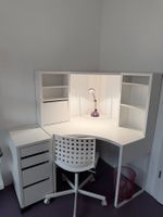Bureau d'angle Ikea Micke + petit meuble à tiroirs + chaise